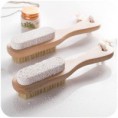 brosse et pierre ponce pour les pieds