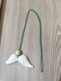 Collier diffuseur en plâtre en forme d'ailes d'ange, avec chaîne verte, qui peut être accroché! 